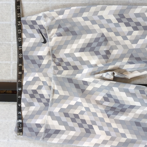 2/40 Nike athletic geometric patterned pants - Picture 9 of 11